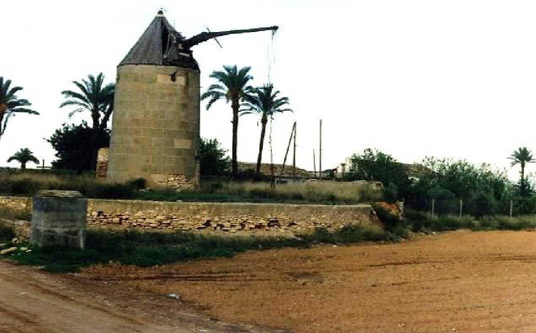 Molino con base de piedra caliza